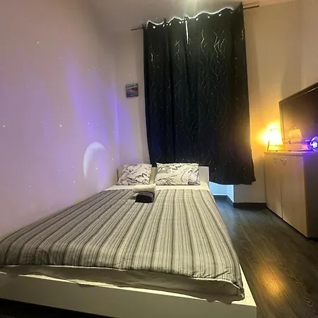 Проживание в семье Delight 1st Door Ницца